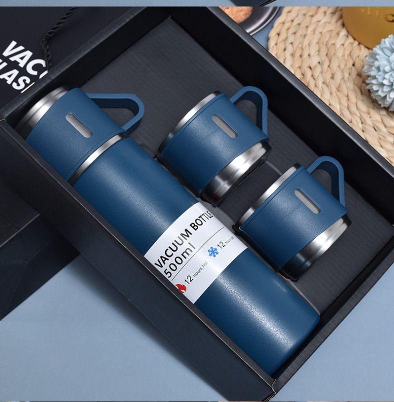 סט חורף עם תרמוס 500 מ''ל ו3 כוסות במארז יוקרתי סט חורף עם תרמוס 500 מ''ל ו3 כוסות במארז יוקרתי